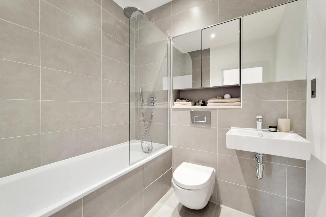 Luxury 2 Bed 2 Bath With Balcony New Build Apartment *South Central London* Exterior photo